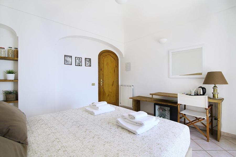 Colle Dell'Ara Bed and Breakfast Positano Exteriör bild